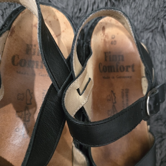 Finn Comfort Black Sandals with Classic Design and Ankle Strap - Picture 3 of 5